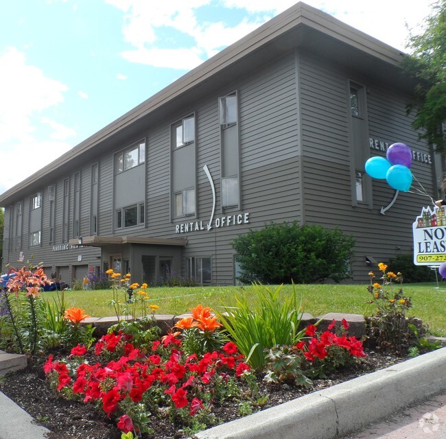 Building Photo - Panoramic View