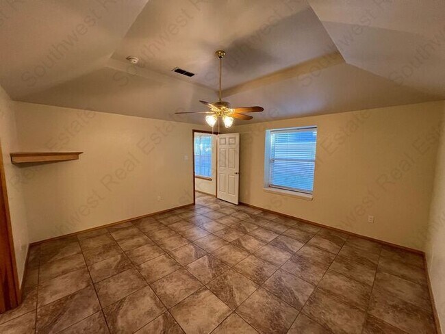 Building Photo - Beautiful 2 Bedroom 2 Bathroom Home- Colonial Park Area