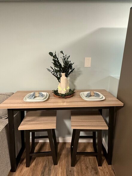 Eating area beside living room - 18350 Cumbres Rd