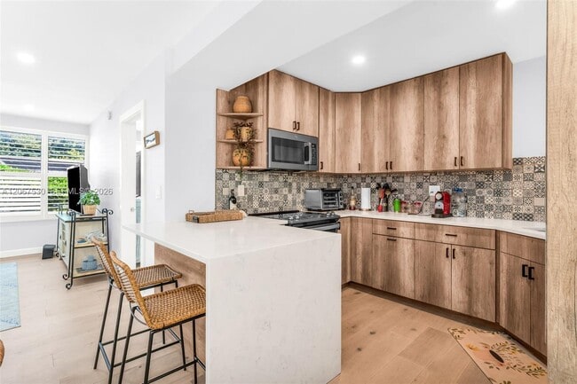 Building Photo - 320 S Ocean Blvd