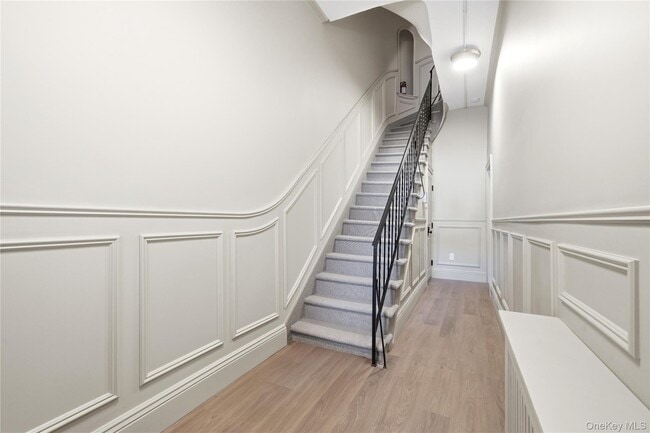 Building Photo - 13 W Hoffman Ave