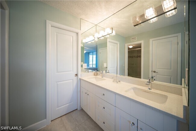 Building Photo - 1086 Forest Lakes Dr