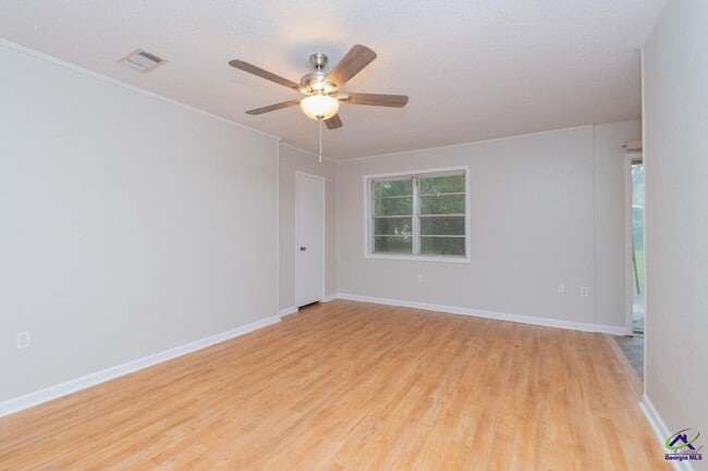 Building Photo - 105 Ora Cir