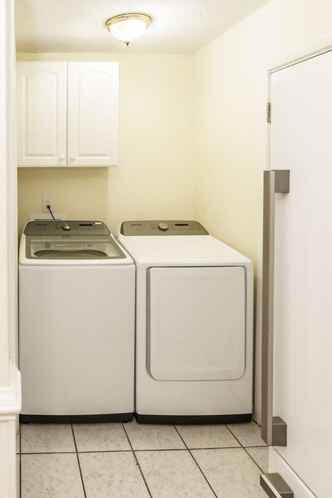 Building Photo - Beautiful 4 bedroom in the heart of Mossy Oaks!