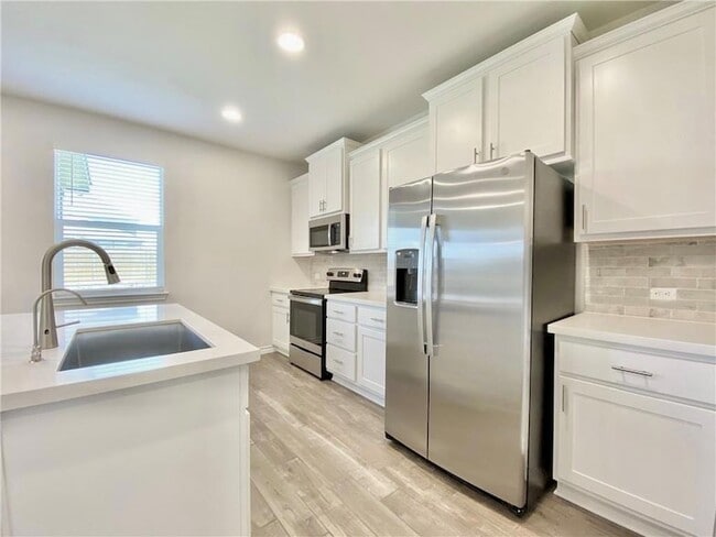 Building Photo - 208 Caisson Trl