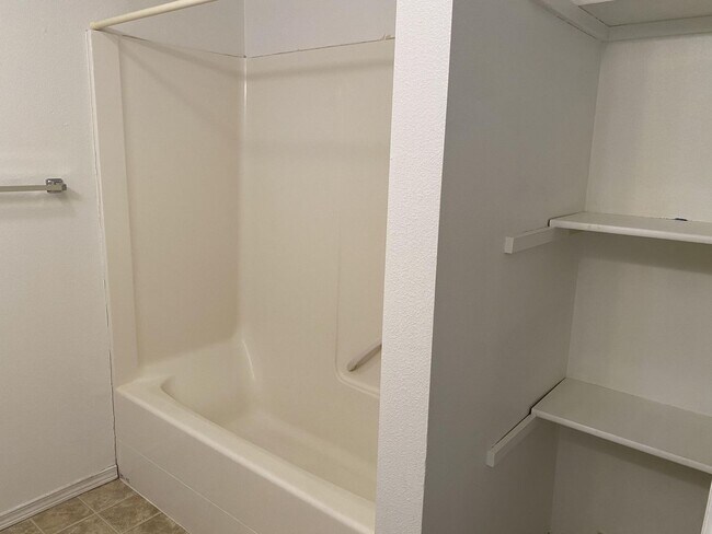 Building Photo - Garfield St Duplex