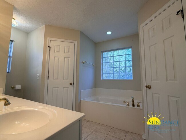 Building Photo - Charming 3-Bedroom Home in Fort Walton Beach!