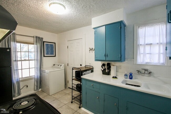 Building Photo - 2 br, 1 bath Duplex - 1319 East 53rd Street