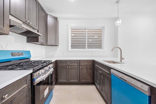 Building Photo - 411 11th St