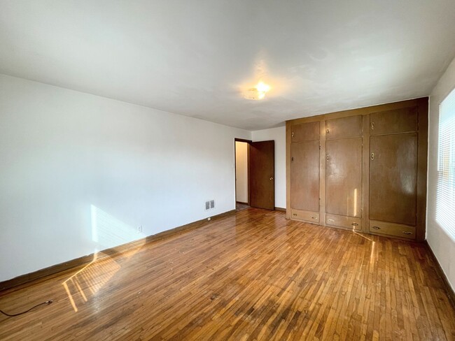Building Photo - 130 E 15th Ave
