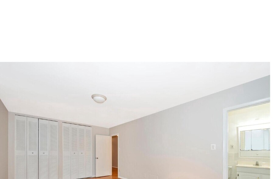 Building Photo - 10619 Montrose Ave