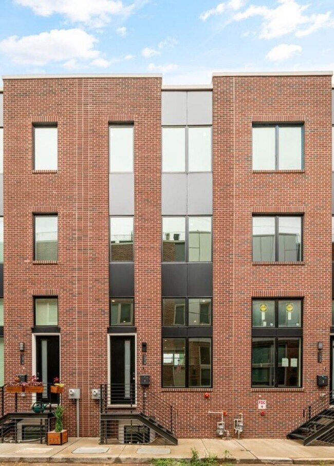 Building Photo - 1324 S Woodstock St