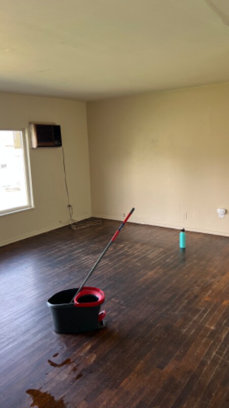 Building Photo - 1213 W Gary St