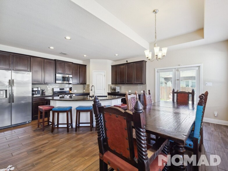 Building Photo - 6044 Akin Song