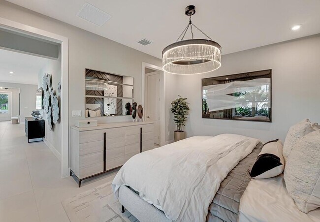 Building Photo - 923 SW Pr Ave