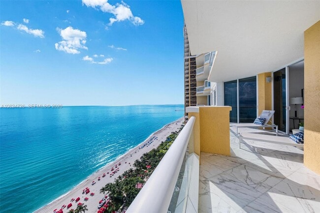 Building Photo - 17875 Collins Ave