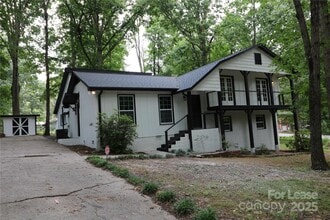Building Photo - 310 Chaney St