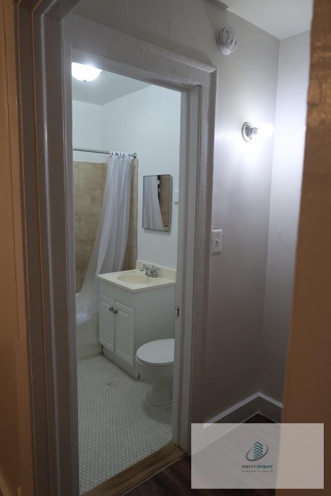 Building Photo - 4236 N Broadway