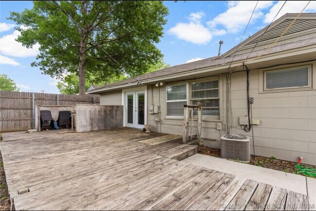Building Photo - 3408 S Pittsburg Ave