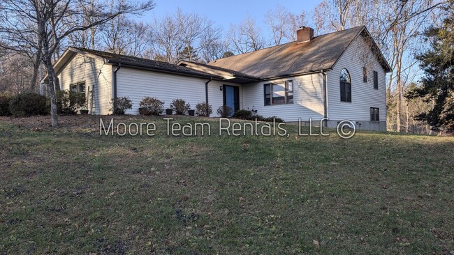 Building Photo - Large Home - Available Furnished or Unfurn...