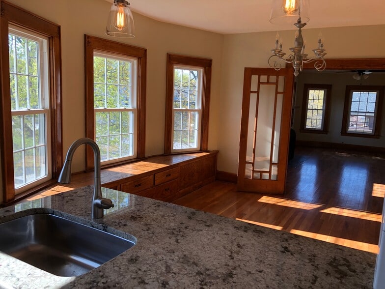 Building Photo - 400 Broad St