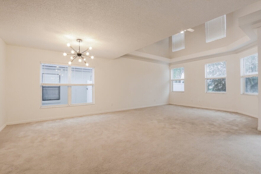 Building Photo - 2601 River Ridge Dr