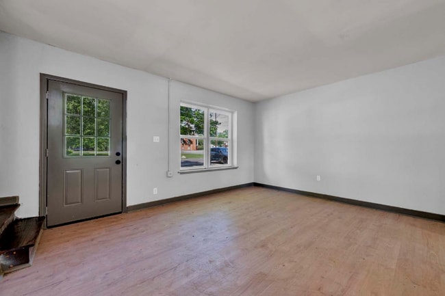 Building Photo - 834 4th Terrace W