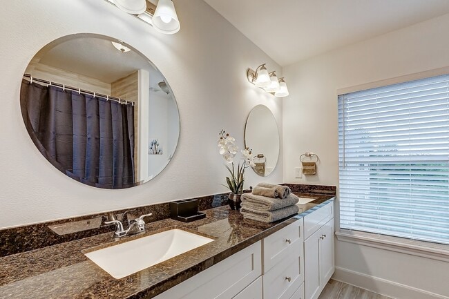 Building Photo - 14510 Sanour Dr