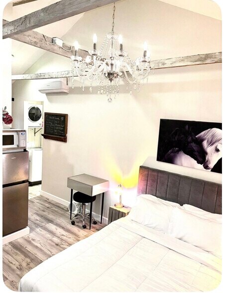 Building Photo - 686 Morford Ave