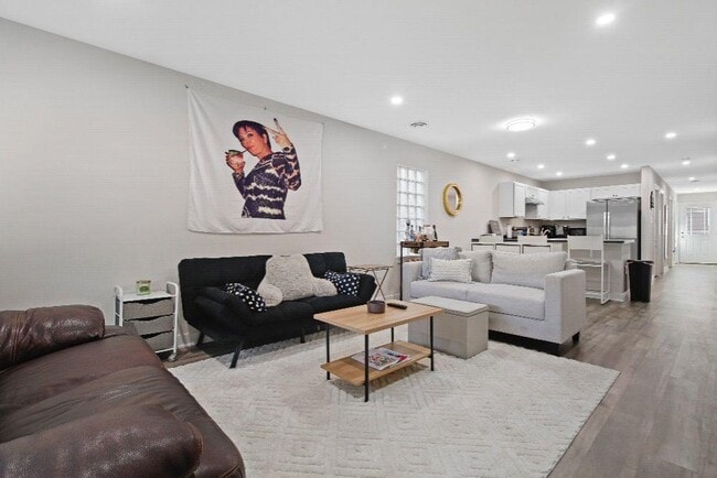 Building Photo - 1709 W State St