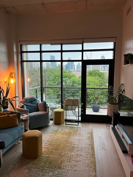 Floor to ceiling windows. - 1501 E 4th St