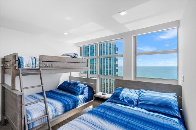 Building Photo - 5055 Collins Ave