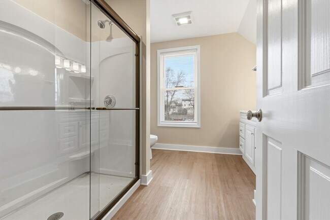 Building Photo - 142 Elliott St