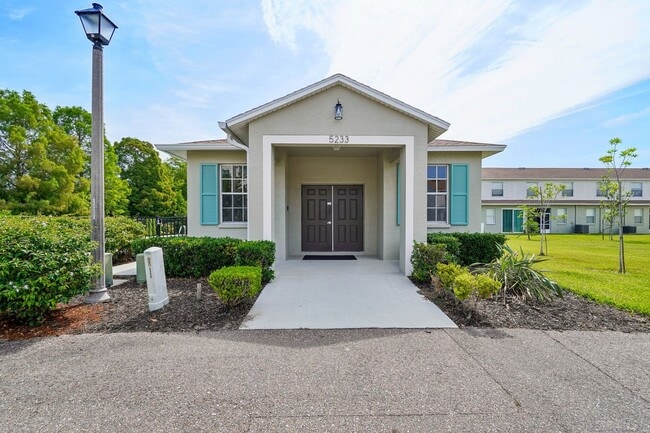Building Photo - Heritage Oaks gated community 3/2.5/2 Townhome