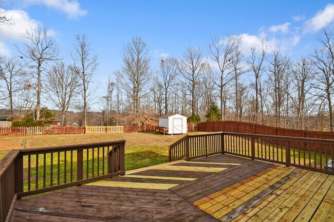 Building Photo - Pet Friendly Three Bedroom with Bonus!