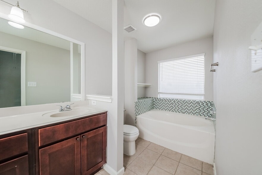 Building Photo - 22711 Bridgewater Dr