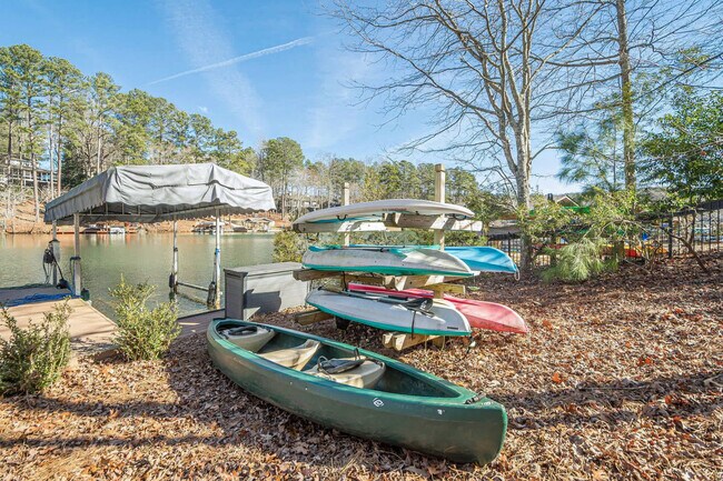 Building Photo - 117 Lakeview Cir