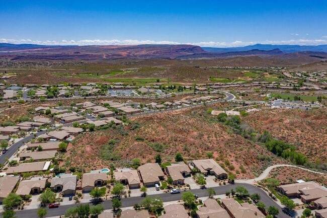 Building Photo - Great 3 bed 2 bath in Coral Canyon-Pet Fri...
