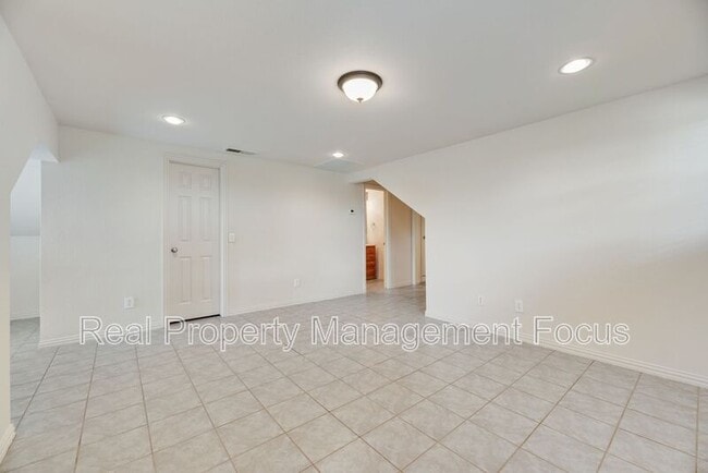 Building Photo - 1255 Vineyard Rd