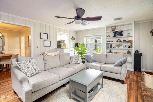 Building Photo - 319 Hermitage Dr