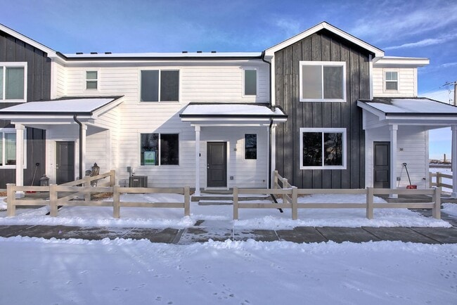 Building Photo - Beautiful Townhome For Lease