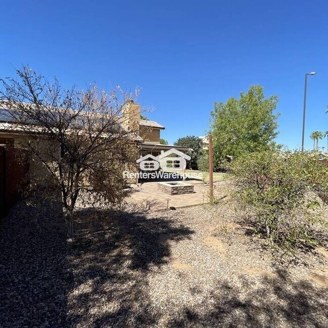 Building Photo - Love Where you Live, in this Spacious 3Bd ...