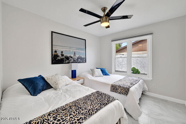 Building Photo - 6216 E Greenway Ln