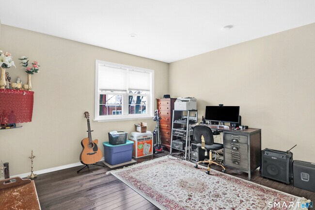 Building Photo - 14 1/2 Fairview Ave