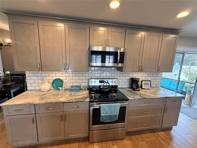 Building Photo - 22497 Glen Ave