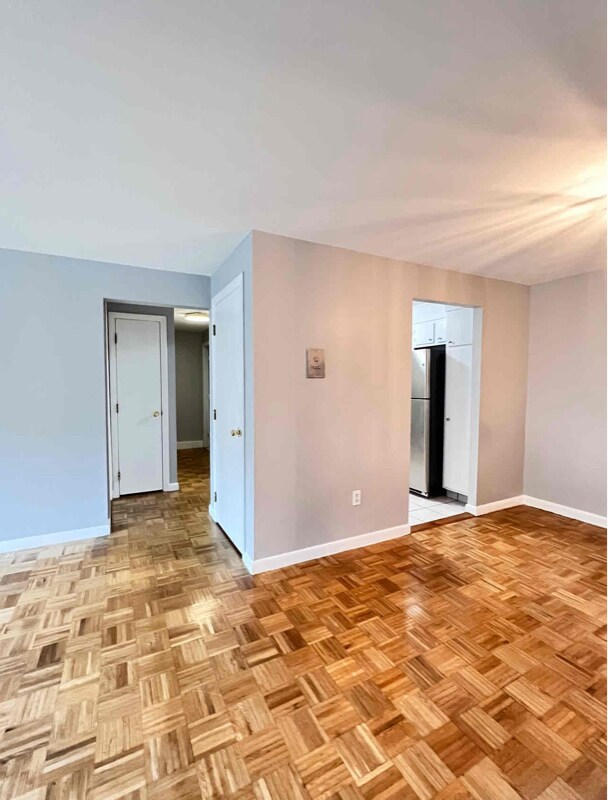 Building Photo - B3 Colonial Dr