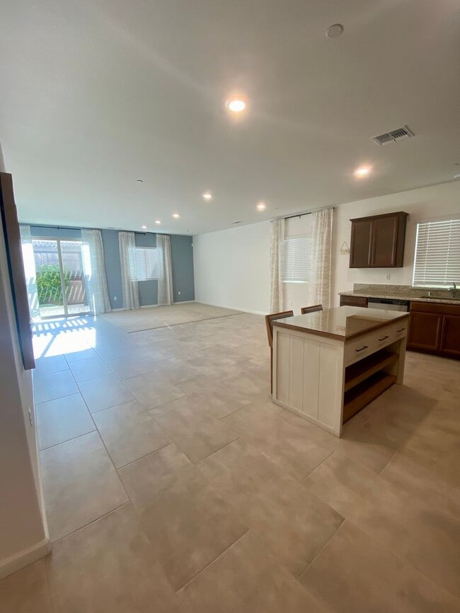 Building Photo - Breathtaking 4/2 Rancho Cordova Model w/TO...