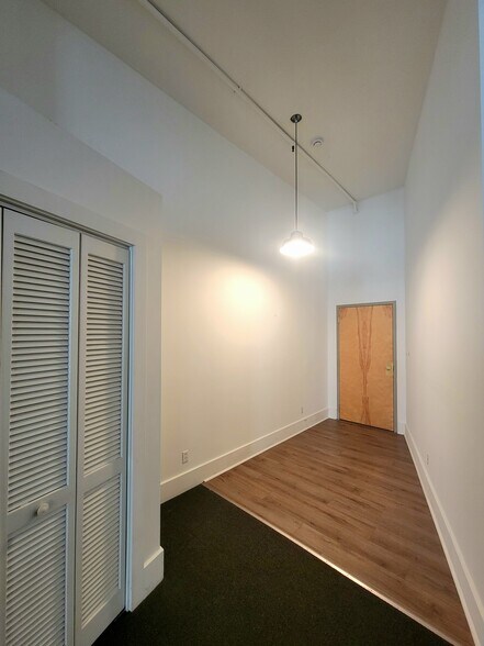 Building Photo - 122 N 3rd St