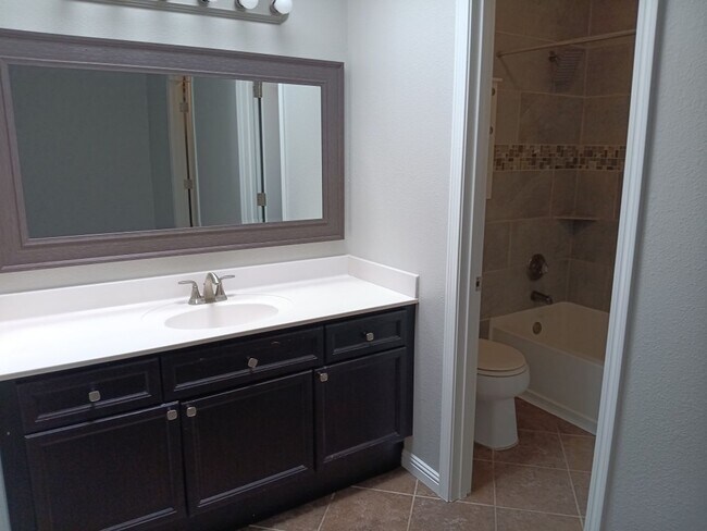 Building Photo - 3 Bedroom, 2.5 Bathroom Home! Schedule a Showing!