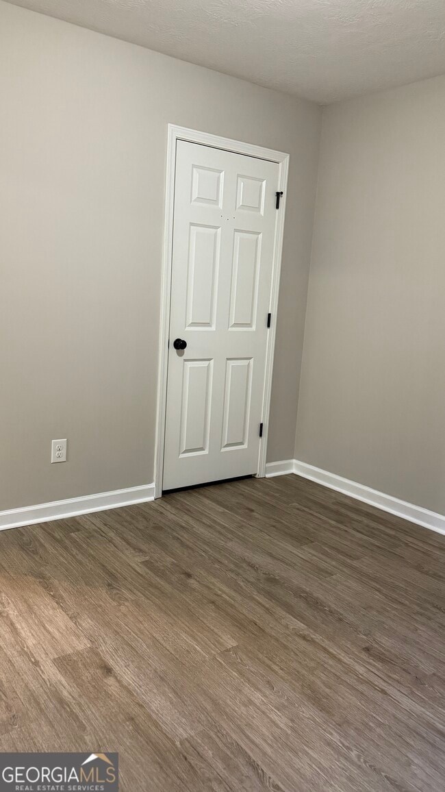 Building Photo - 233 Sunview Dr